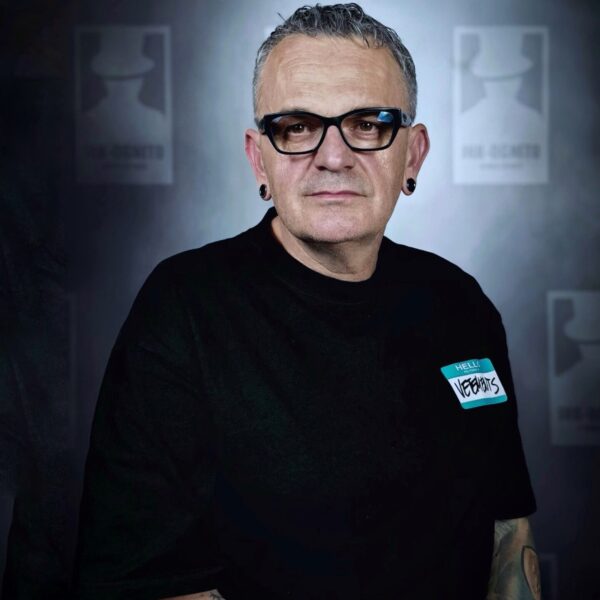 Piotr „Bugs” Buksa – piercer współpracujący z INK-OGNITO Rybnik, specjalista przekłuć