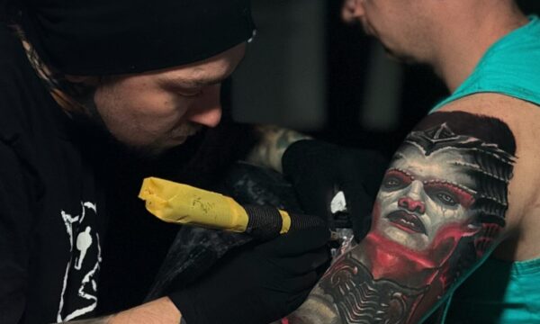 Cover-up tatuażu Rybnik – Dominik Borkowski cover up tatuażu wykonany przez Dominika Borkowskiego w INK-OGNITO Tattoo Rybnik – nowy projekt z efektem 3D